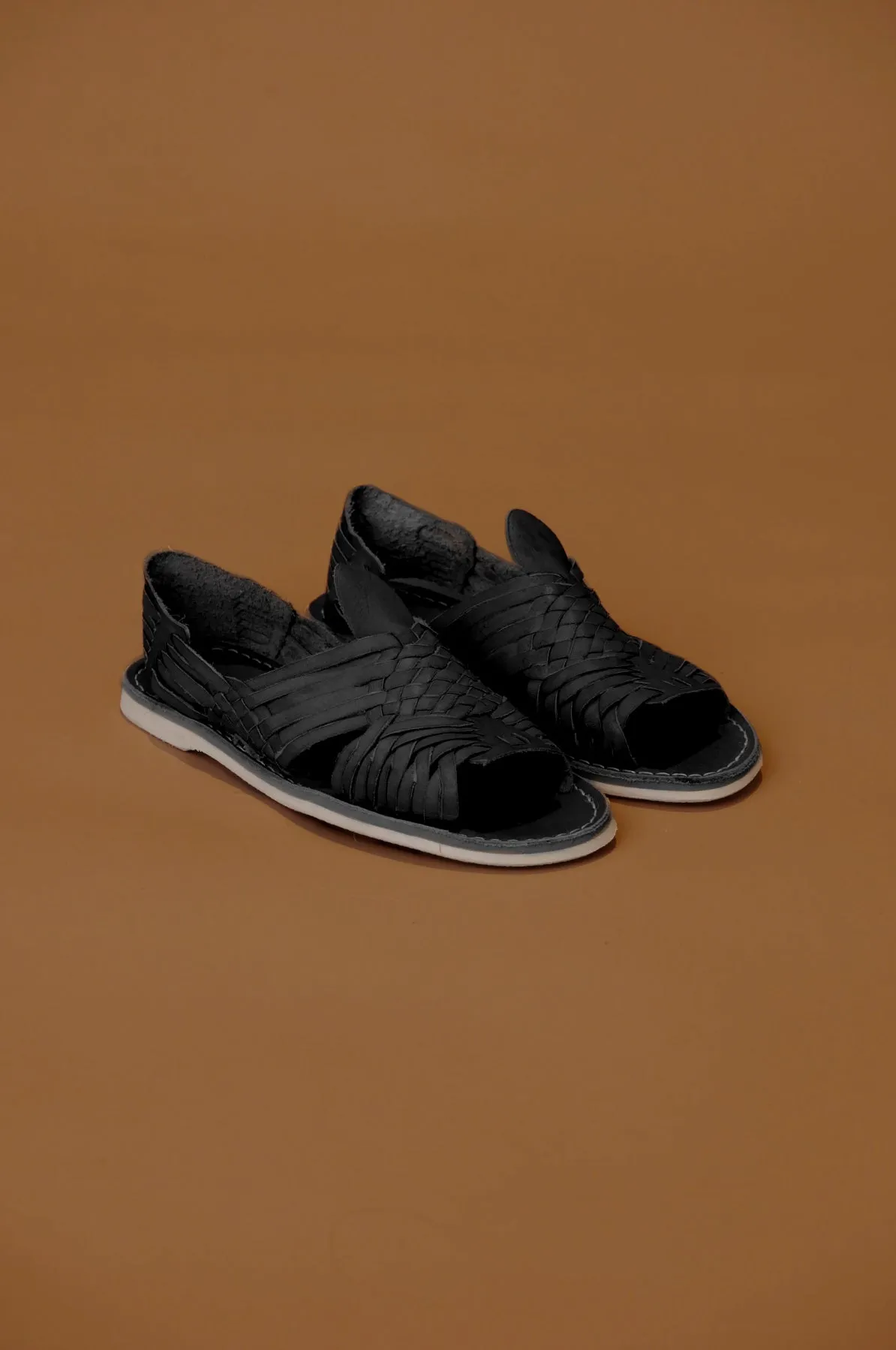 BLACK LEATHER PACHUCO HUARACHE