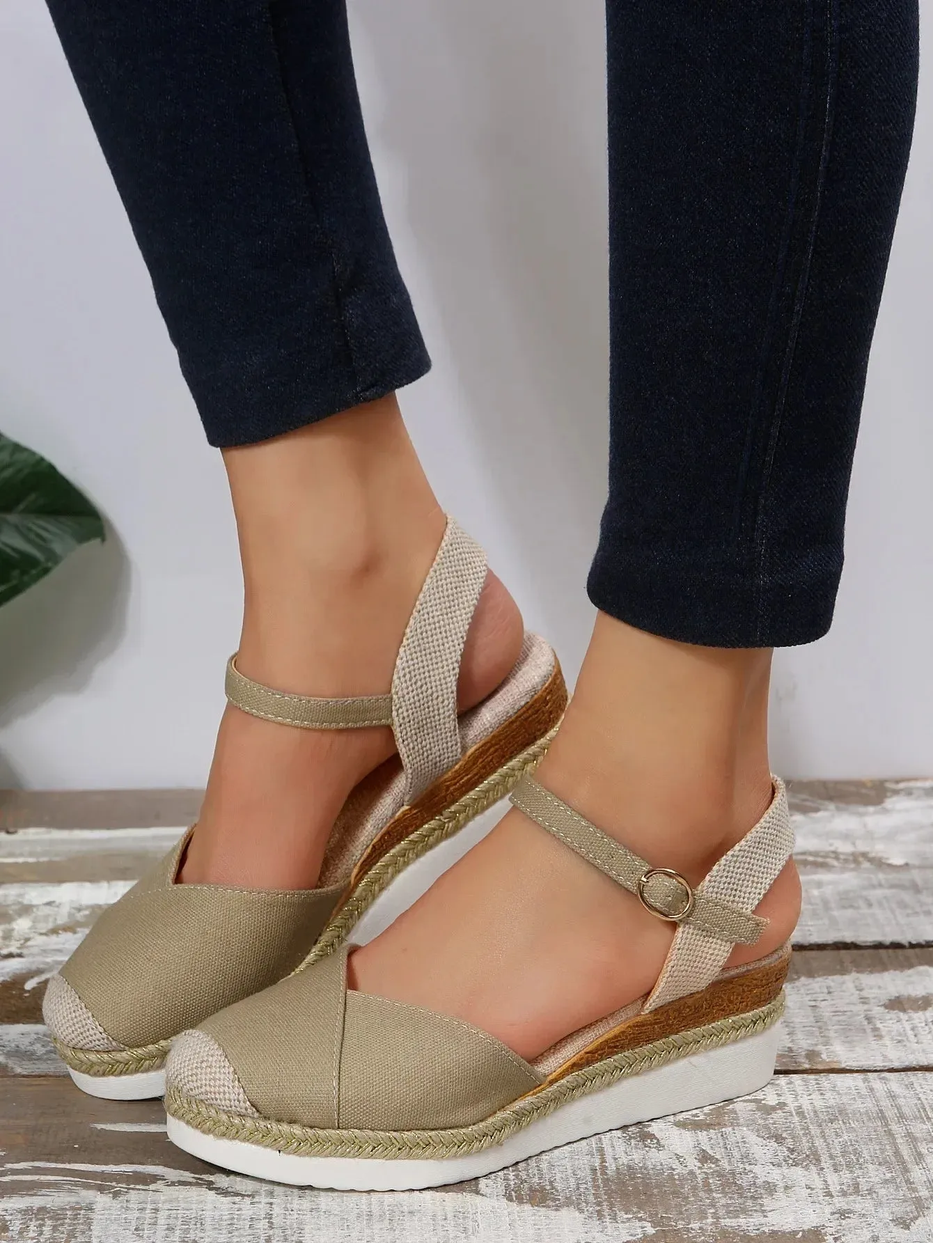 Courtney | Women's Closed Toe Wedge Sandals