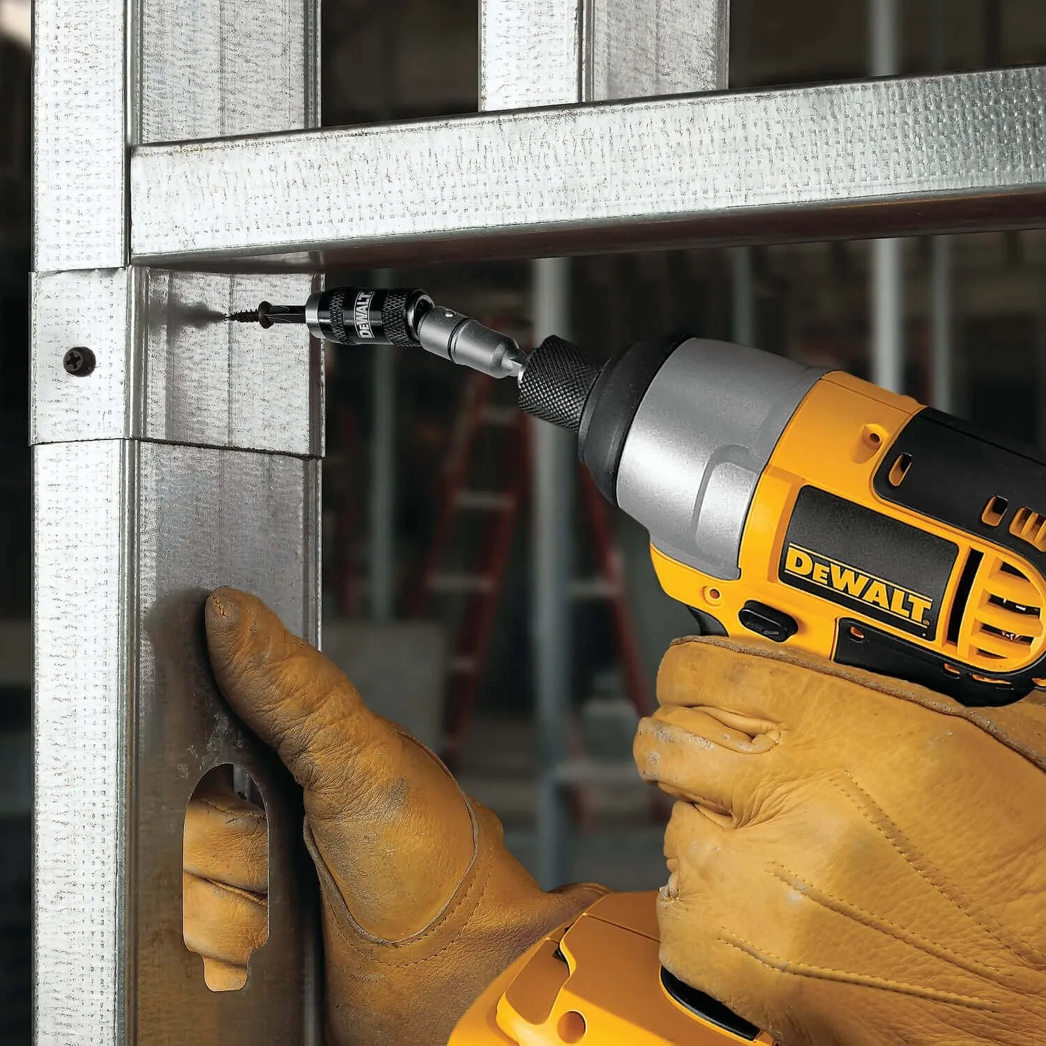 DEWALT  DWPVTHLD  -   IMPACT READY® MAGNETIC PIVOT  HOLDER