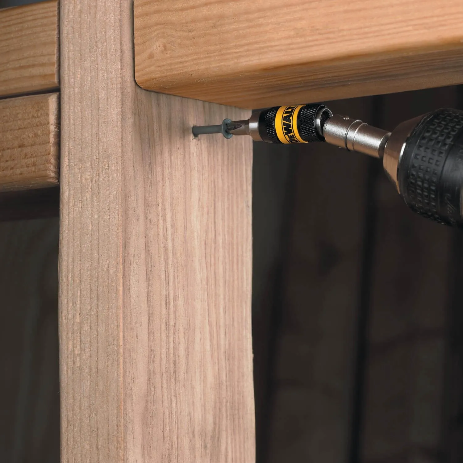 DEWALT  DWPVTHLD  -   IMPACT READY® MAGNETIC PIVOT  HOLDER