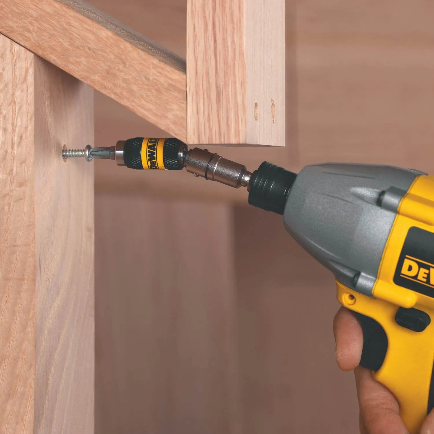 DEWALT  DWPVTHLD  -   IMPACT READY® MAGNETIC PIVOT  HOLDER