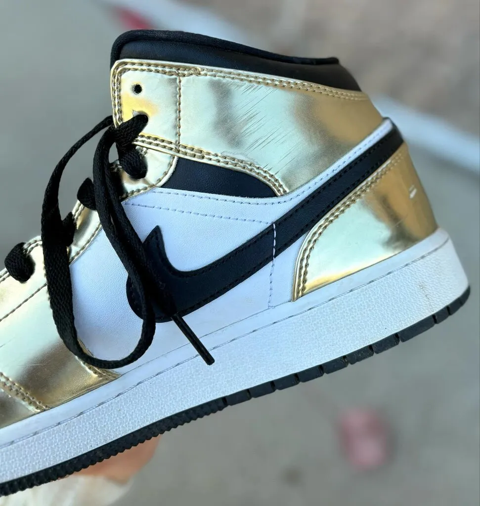 Nike Air Jordan 1 Mid SE in Metallic Gold - Size 8.5